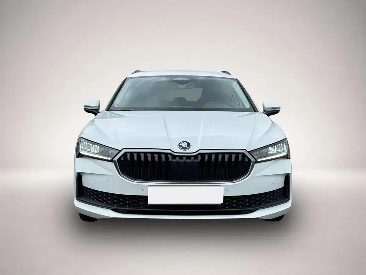 Gebraucht Skoda Superb 150 PS (110 kW) 2024 Manufacturer Kombi