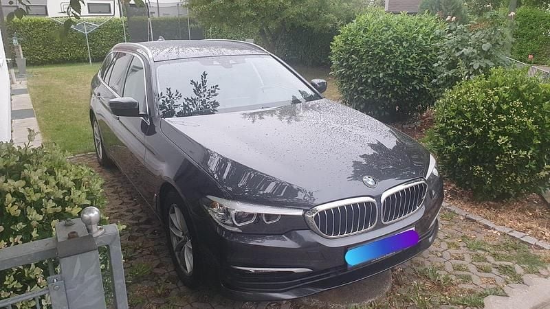 Grau Gebraucht 2018 BMW 520 Kombi | 19.600 € (Fairer Preis) - Bild 1/4
