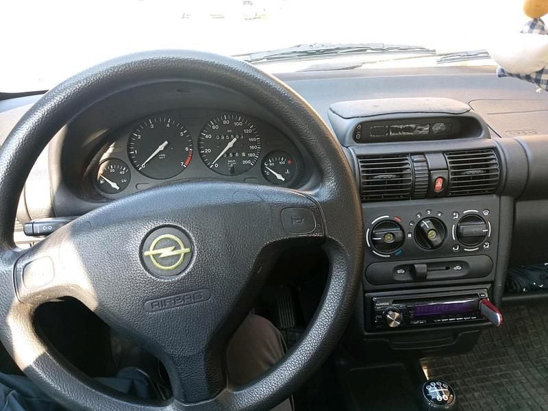 Gebraucht Opel Corsa 54 PS (39 kW) 1998 Blau Kleinwagen