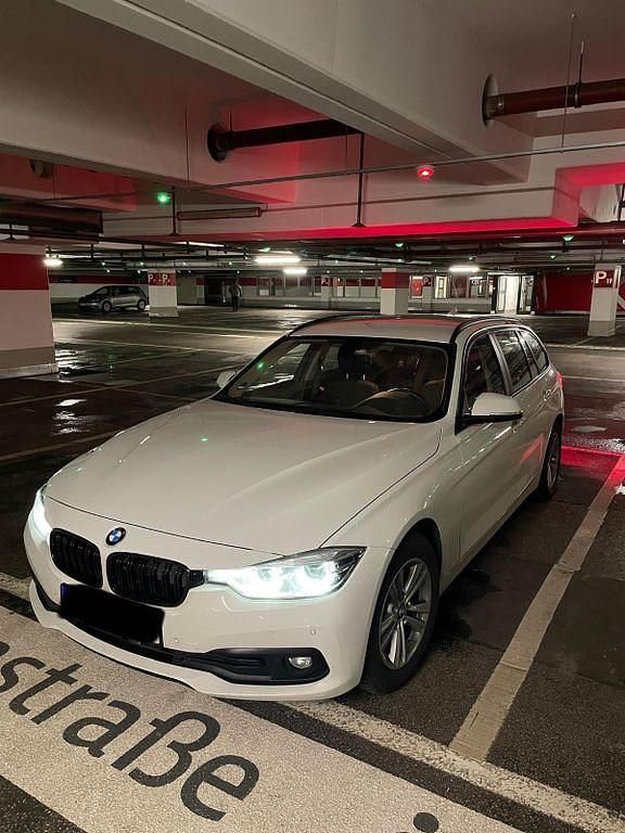 Weiß Gebraucht 2018 BMW 318 Advantage Kombi | 13.500 € (Fairer Preis) - Bild 1/4