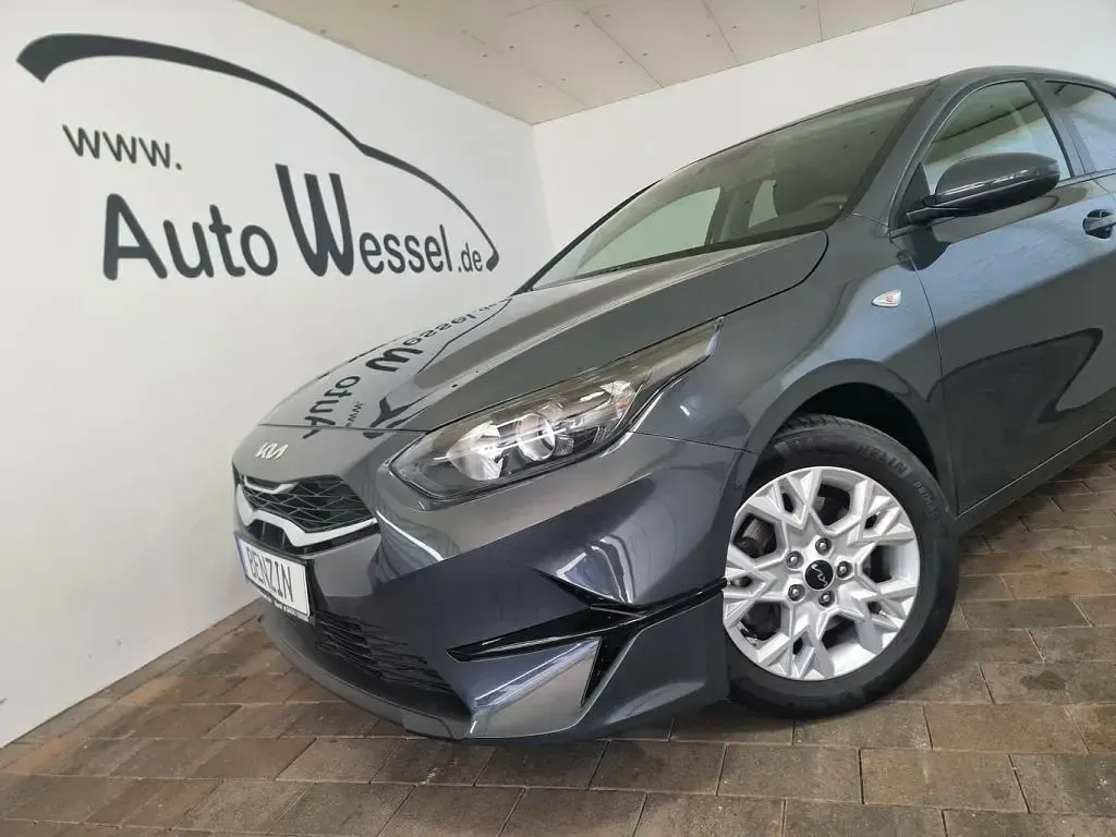 Gebraucht Kia Ceed 101 PS (74 kW) 2023 Dark penta metal (metallic) Kleinwagen