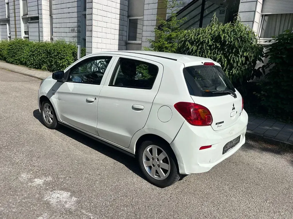 Gebraucht Mitsubishi Space Star Basis 71 PS (52 kW) 2018 Weiß Kleinwagen