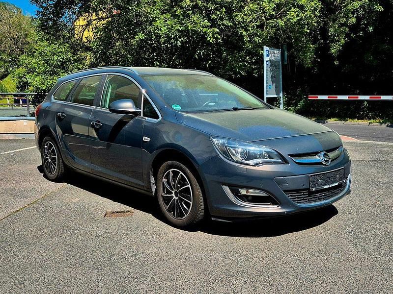 Braun Gebraucht 2013 Opel Astra Innovation Kombi | 7.900 € (Etwas zu teuer) - Bild 1/4