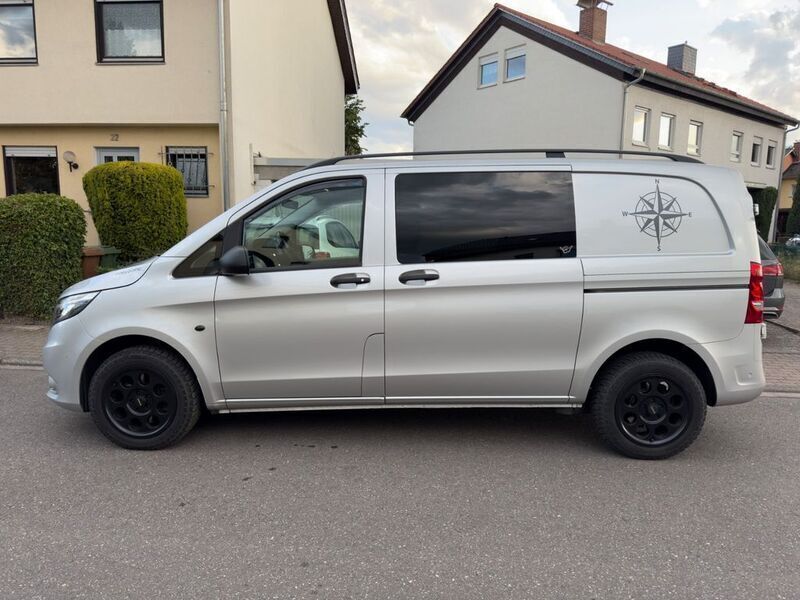 Silber Gebraucht 2016 Mercedes Vito Van / Kleinbus | 27.500 € - Bild 1/4