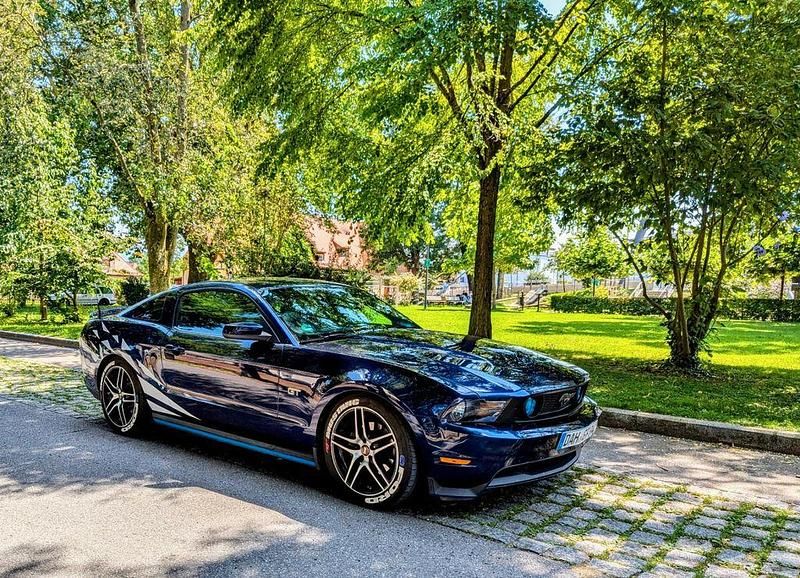 Blau Gebraucht 2009 Ford Mustang Coupé | 18.500 € (Fairer Preis) - Bild 1/4