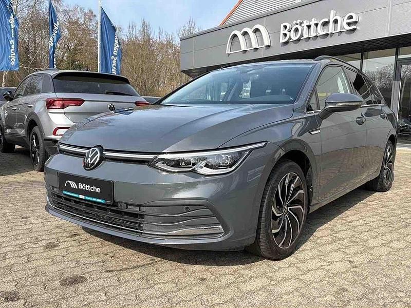 Gebraucht VW Golf VIII Style 150 PS (110 kW) 2022 Delfingrau metallic Kombi