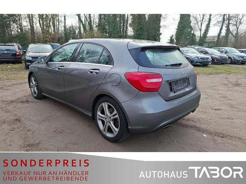 Gebraucht Mercedes A200 Urban 156 PS (114 kW) 2014 Grau Limousine