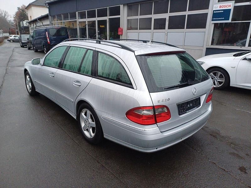 Gebraucht Mercedes E220 Elegance 170 PS (125 kW) 2009 Silber Kombi