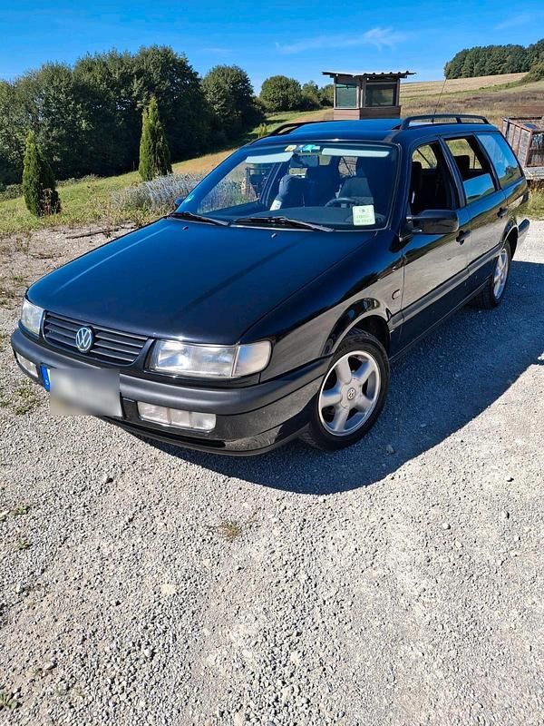 Second-hand VW Passat 118 CP (86 kW) 1996 Negru Break
