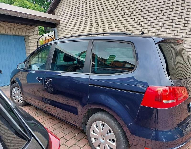 Blau Gebraucht 2012 VW Sharan Trendline Van / Kleinbus | 9.700 € (Guter Preis) - Bild 1/4