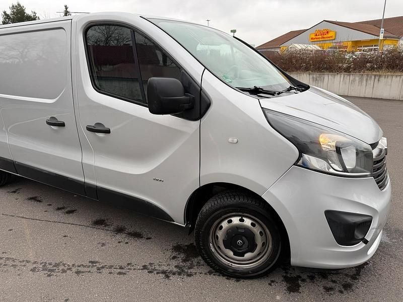 Gebraucht Opel Vivaro 120 PS (88 kW) 2015 Silber Van / Kleinbus