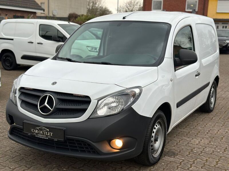 Weiß Gebraucht 2020 Mercedes Citan 109 Van / Kleinbus | 10.990 € (Guter Preis) - Bild 1/3