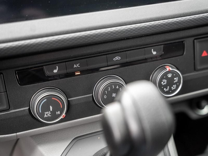 Używany VW Transporter 150 KM (110 kW) 2021 Biały Van