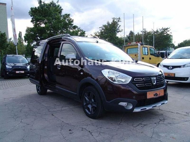 Turmalinbraun Gebraucht 2017 Dacia Dokker Celebration Van | 8.500 € (Superpreis) - Bild 1/4