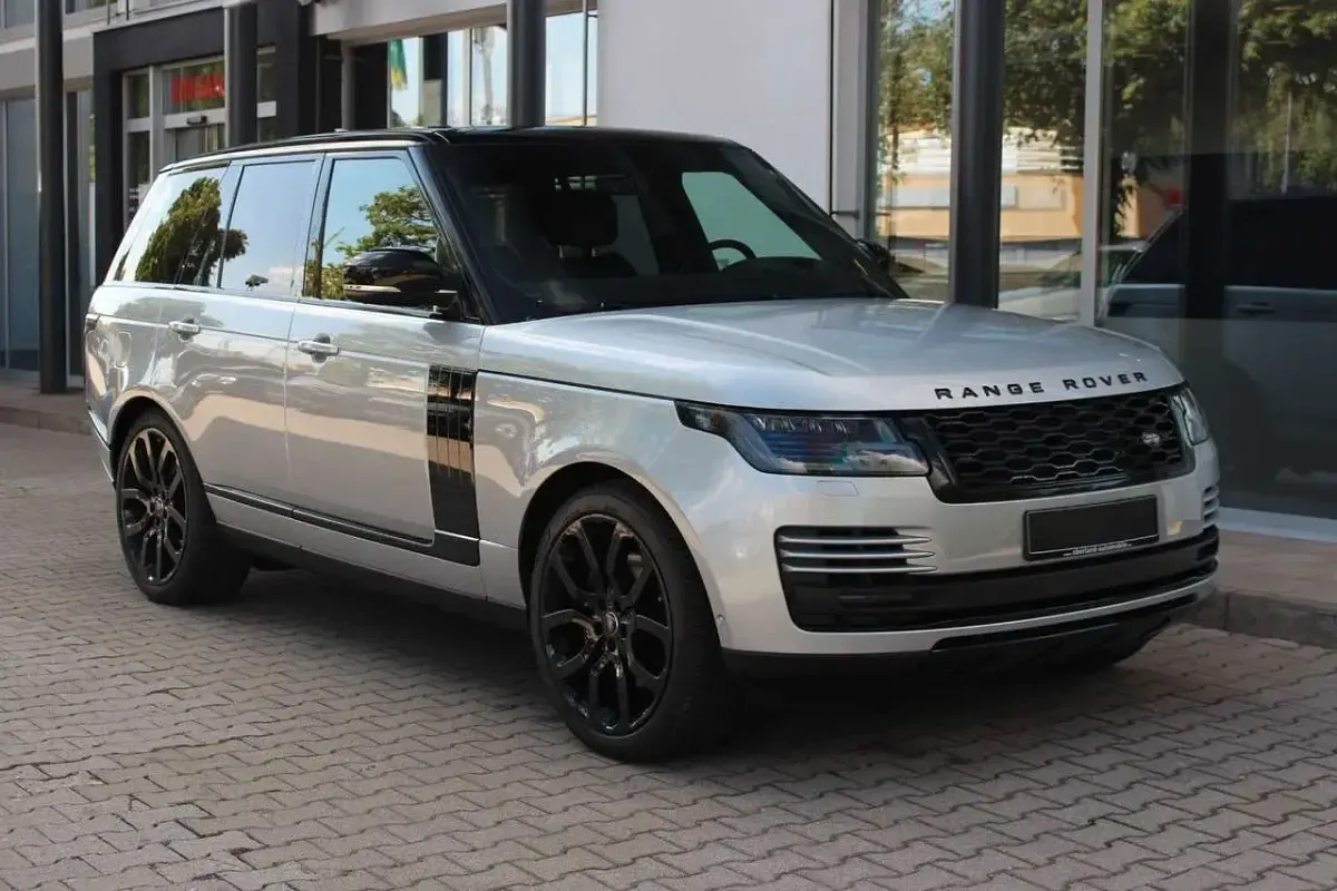 Gebraucht Land Rover Range Rover Vogue 400 PS (294 kW) 2021 Silber SUV
