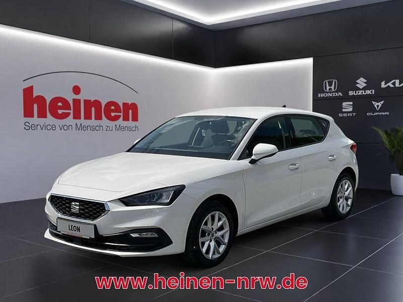 Weiß Gebraucht 2022 Seat Leon Style Limousine | 15.909 € (Guter Preis) - Bild 1/4
