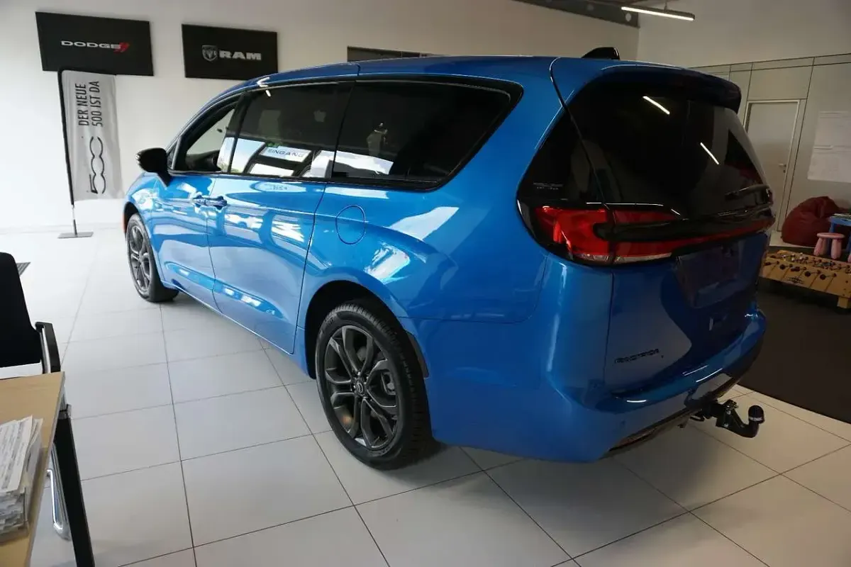Neu Chrysler Pacifica 291 PS (214 kW) 2026 Blau Van