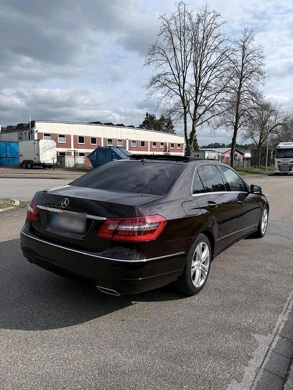 Gebraucht Mercedes E250 204 PS (150 kW) 2009 Braun Limousine