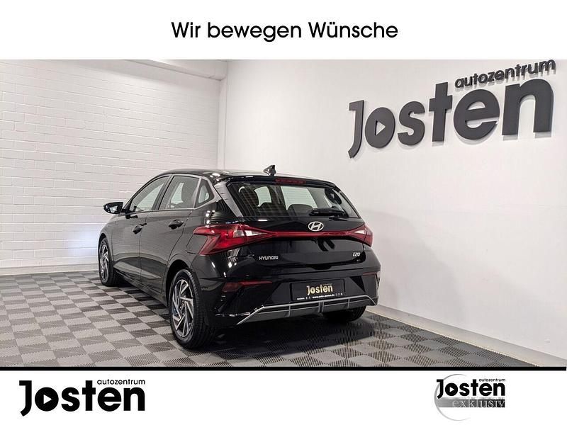 Neu Hyundai i20 101 PS (74 kW) 2025 Phantom black / met Kleinwagen