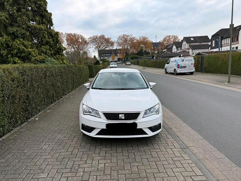 Weiß Gebraucht 2017 Seat Leon Limousine | 9.600 € (Guter Preis) - Bild 1/4