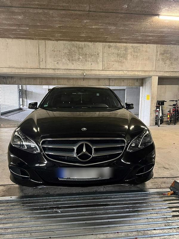 Schwarz Gebraucht 2013 Mercedes E250 Avantgarde Limousine | 17.900 € (Guter Preis) - Bild 1/4