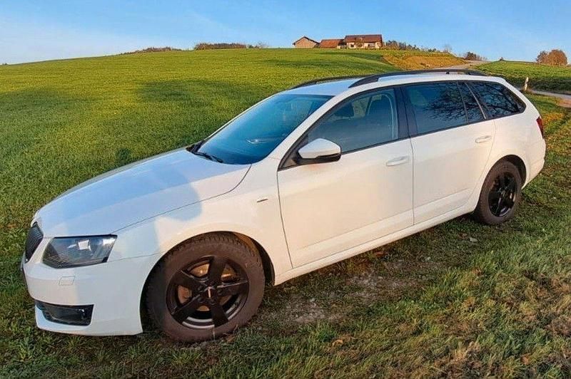 Weiß Gebraucht 2016 Skoda Octavia Joy Kombi | 11.400 € (Fairer Preis) - Bild 1/4