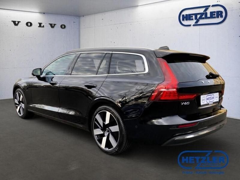 Gebraucht Volvo V60 Plus 398 PS (292 kW) 2025 Onyx black / metallic Kombi