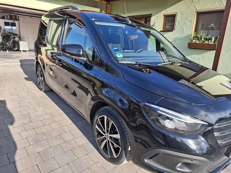 Gebraucht Mercedes T180 116 PS (85 kW) 2023 Schwarz Van / Kleinbus