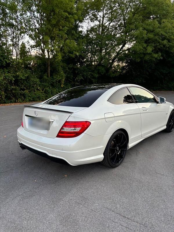 Gebraucht Mercedes C250 Edition 1 204 PS (150 kW) 2011 Weiß Coupé