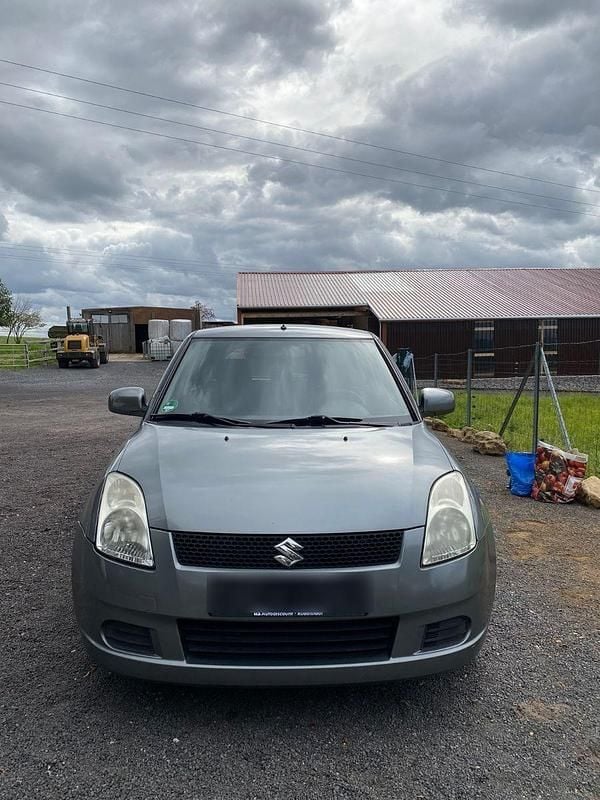 Grau Gebraucht 2005 Suzuki Swift Club Kleinwagen | 2.999 € (Guter Preis) - Bild 1/4