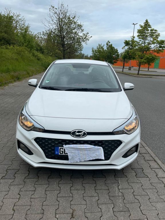 Weiß Gebraucht 2020 Hyundai i20 Select Limousine | 10.200 € (Guter Preis) - Bild 1/4