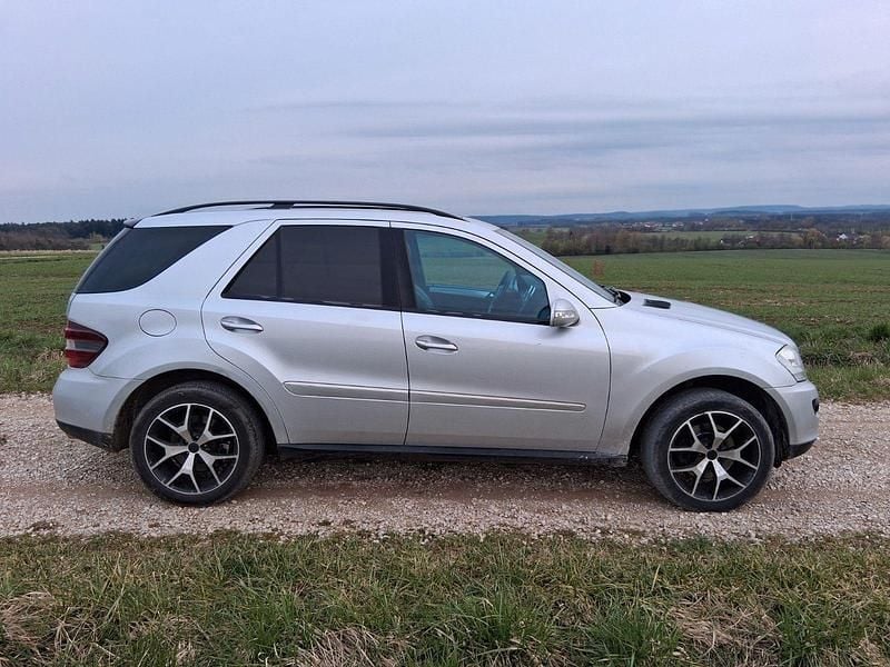 Gebraucht Mercedes ML320 224 PS (164 kW) 2008 Silber SUV