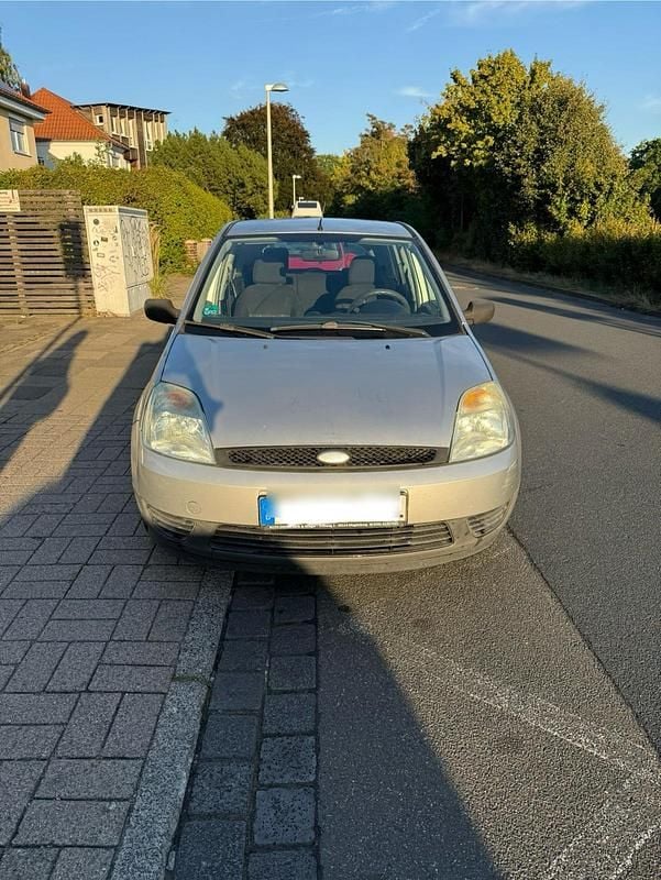 Silber Gebraucht 2004 Ford Fiesta Kleinwagen | 400 € (Guter Preis) - Bild 1/4