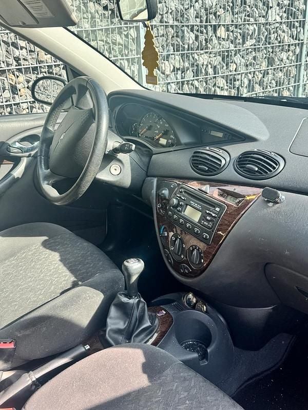 Gebraucht Ford Focus 115 PS (84 kW) 1999 Silber Kombi