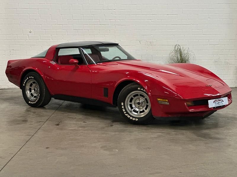Rot Gebraucht 1981 Chevrolet Corvette C3 Coupé | 21.900 € - Bild 1/4