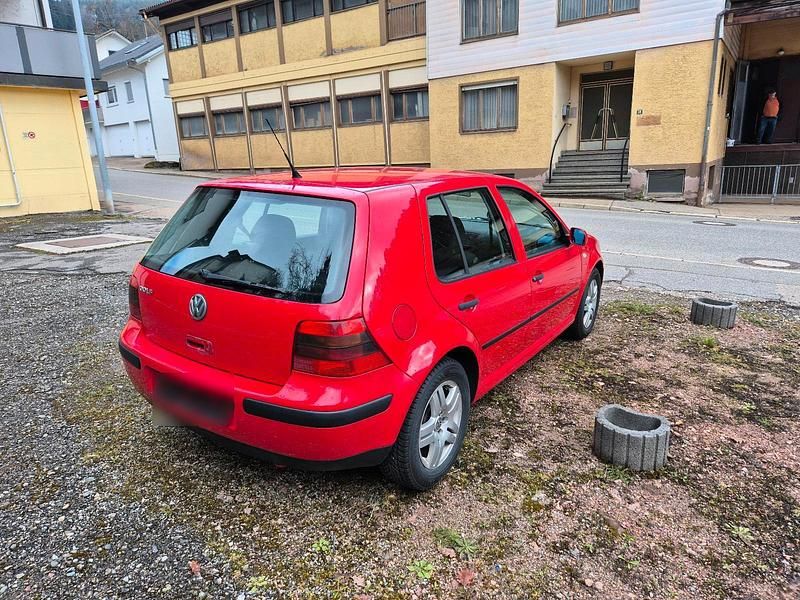 Gebraucht VW Golf IV 75 PS (55 kW) 2001 Rot Kleinwagen