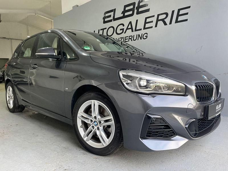 Grau Gebraucht 2019 BMW 225 Active Tourer M Sport Van / Kleinbus | 16.400 € (Fairer Preis) - Bild 1/4