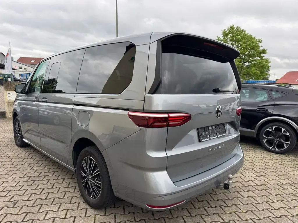 Gebraucht VW Multivan 150 PS (110 kW) 2024 Silber Van / Kleinbus