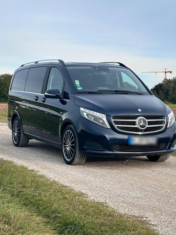 Blau Gebraucht 2015 Mercedes V250 Van / Kleinbus | 34.900 € (Fairer Preis) - Bild 1/4