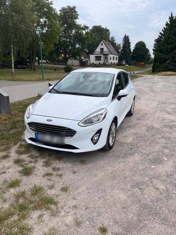 Weiß Gebraucht 2017 Ford Fiesta Kleinwagen | 12.000 € (Fairer Preis) - Bild 1/4