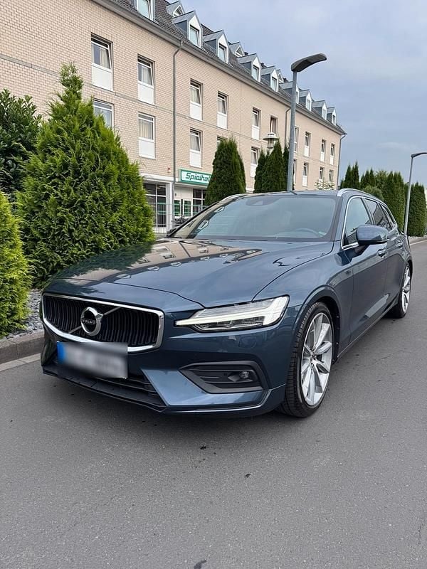 Blau Gebraucht 2018 Volvo V60 Kombi | 21.599 € (Superpreis) - Bild 1/4