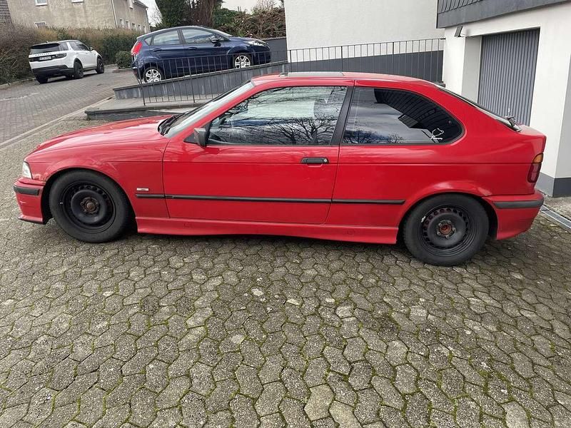 Gebraucht BMW 316 M Sport 102 PS (75 kW) 1995 Rot Coupé