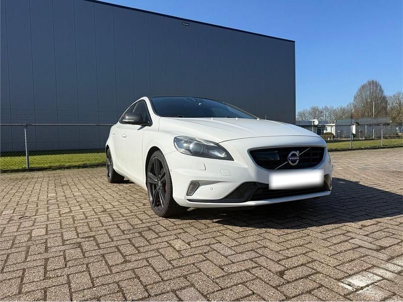 Gebraucht Volvo V40 R-Design 200 PS (147 kW) 2015 Weiß Limousine