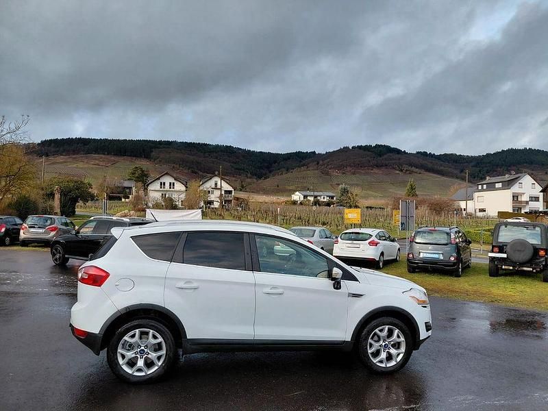 Gebraucht Ford Kuga Trend 140 PS (102 kW) 2011 Weiß SUV