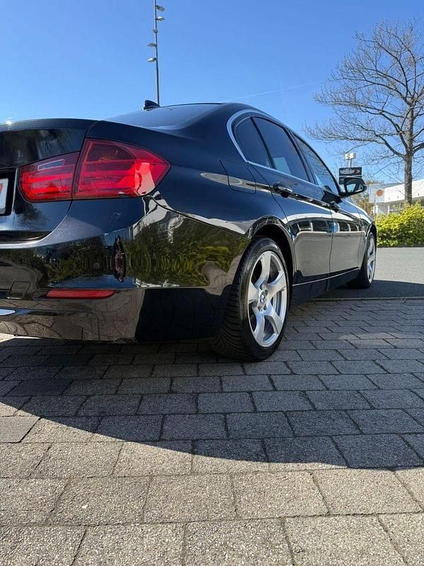 Gebraucht BMW 320 184 PS (135 kW) 2013 Schwarz Limousine
