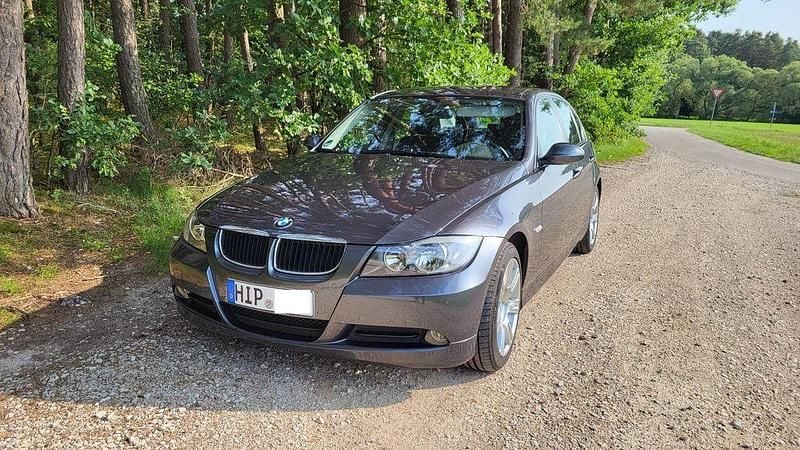 Grau Gebraucht 2006 BMW 318 Advantage Limousine | 3.490 € (Superpreis) - Bild 1/4