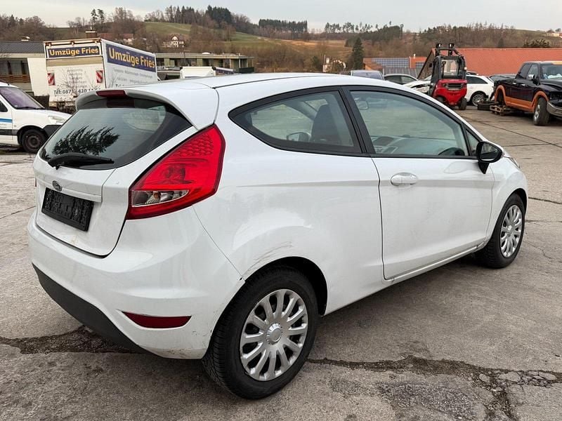 Gebraucht Ford Fiesta Trend 60 PS (44 kW) 2010 Weiß Kleinwagen