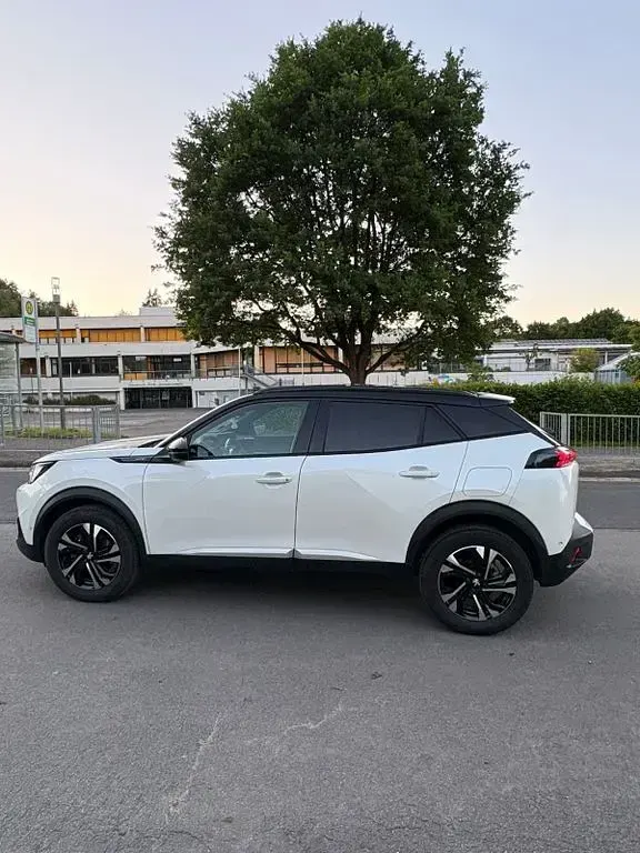 Gebraucht Peugeot 2008 GT 131 PS (96 kW) 2022 Weiß SUV