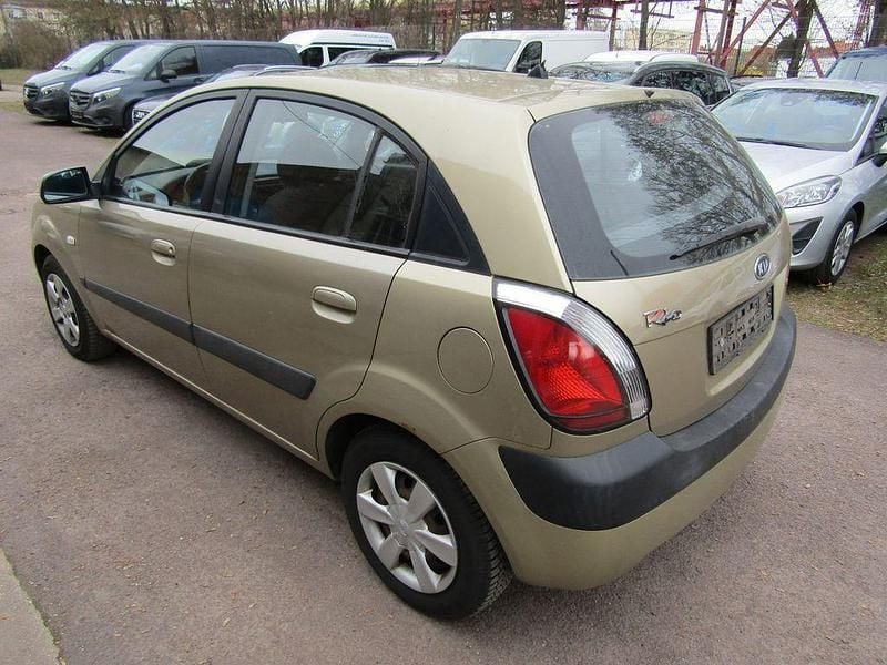 Gebraucht Kia Rio 97 PS (71 kW) 2007 Beige Limousine