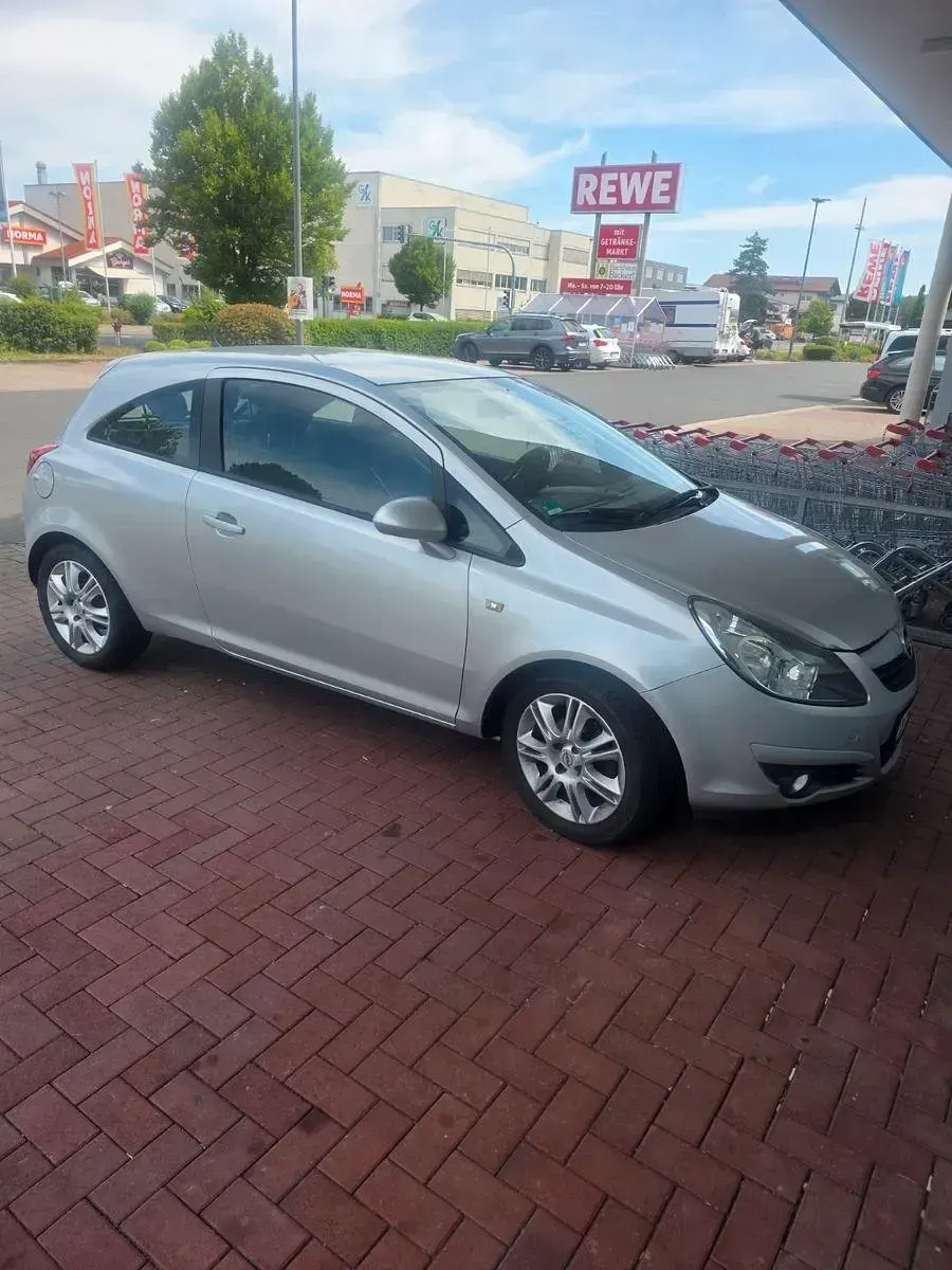 Gebraucht Opel Corsa Selection 80 PS (58 kW) 2009 Silber Kleinwagen